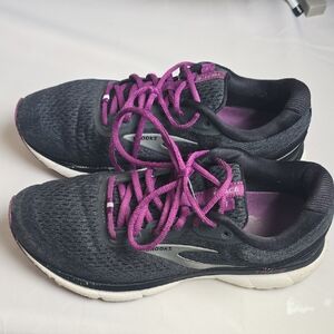 Brooks Women's Black and Pink Athletic Shoes